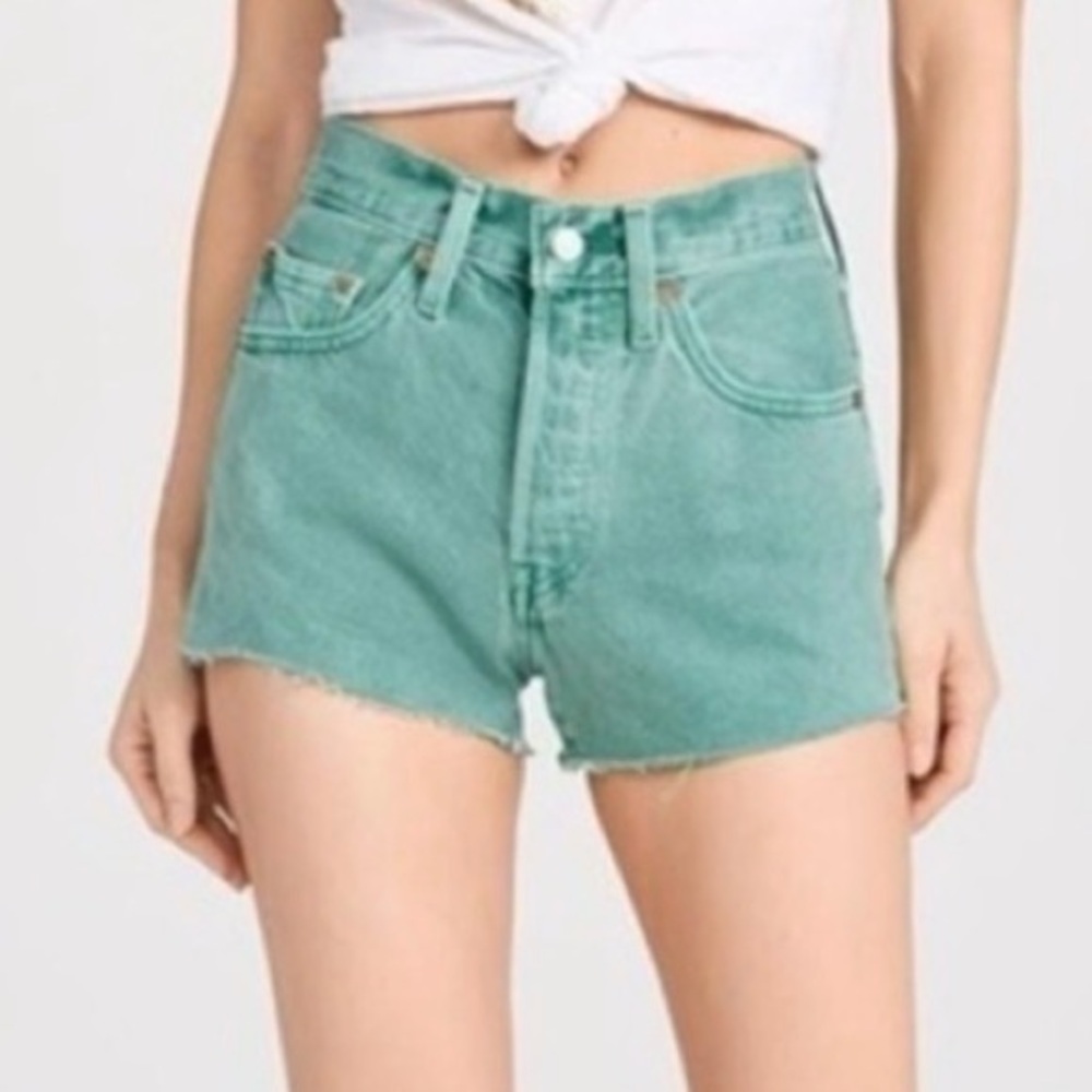 Levi’s 501 High Rise Button Fly Shorts in Green size 28 Waist